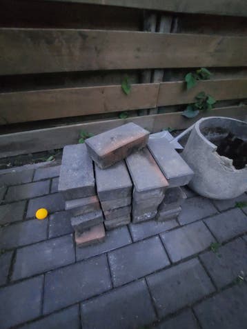 Planten potten en bakstenen