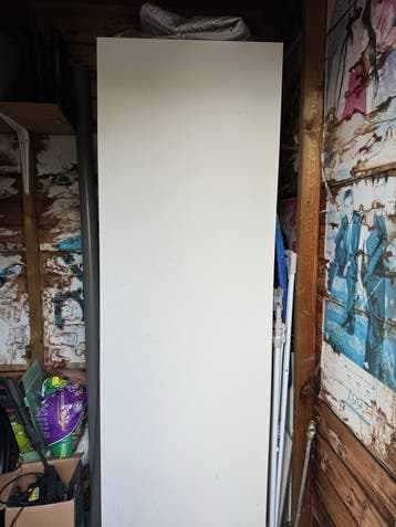Gratis kast met planken