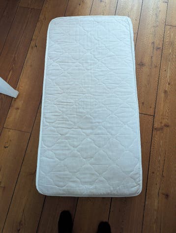 Gratis tweedehands matrasje ledikant