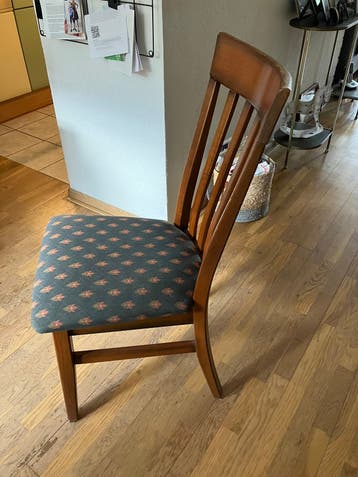 Gratis afhalen 6 eetkamerstoelen