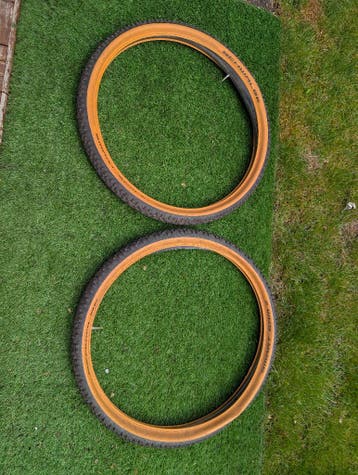 Twee Schwalbe Smart Sam MTB-banden met binnenbanden 29x2.60
