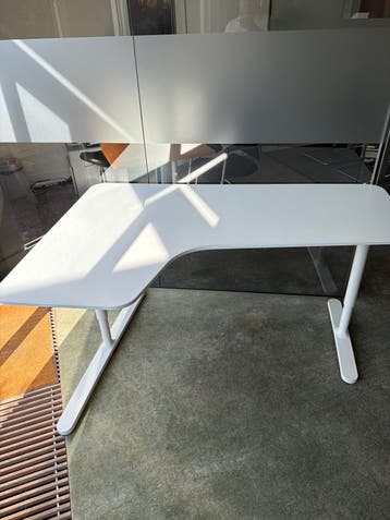 Modern Wit Hoekbureau - Zo goed als nieuw