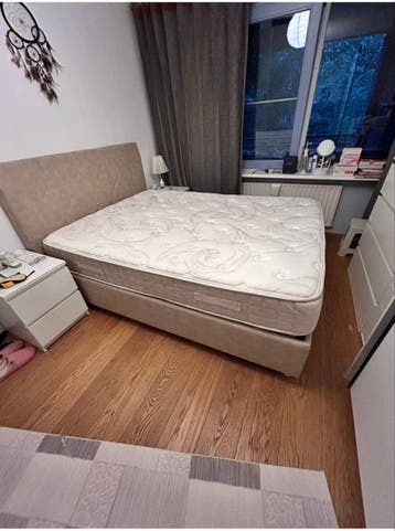 Comfortabel tweepersoonsbed met matras 140 x200