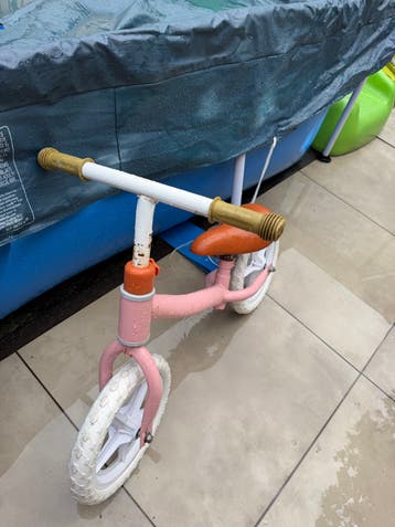 Roze loopfietsje voor kinderen - Gebruikt