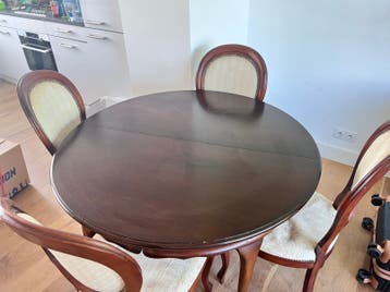 Eettafel en eetstoelen