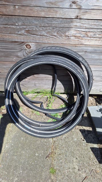 Diverse 28 inch fietsbanden - gratis af te halen