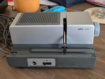 Braun D35 diaprojector, dia scherm en dia bewaardoos