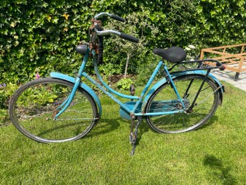Oude blauwe Avancer omafiets - opknapper