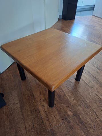 Salontafel met eiken blad en stalen poten (70x70x46 cm)