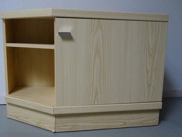 houten nachtkastje