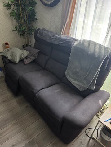 Comfortabele 3-zitsbank met relaxfunctie en USB-poort