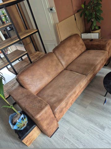 Gratis! Comfortabele bruine bank - 3-zits