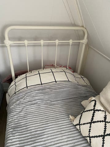 GRATIS meisjes/tiener bed