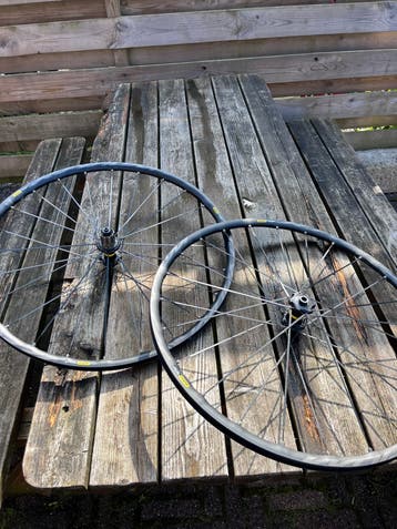 Gratis Mavic Ksyrium disc wielset (achter heeft problemen)