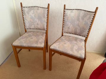 2 antieke stoelen
