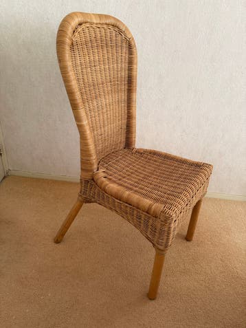 Rotan stoel met hoge rugleuning