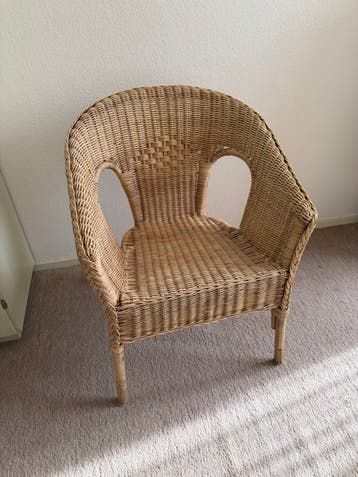 Rotan stoel met armleuningen