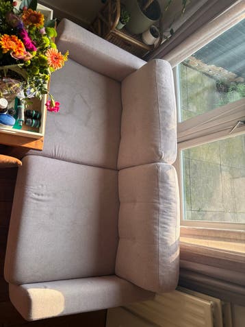 Comfortabele lichtroze tweepersoonsbank