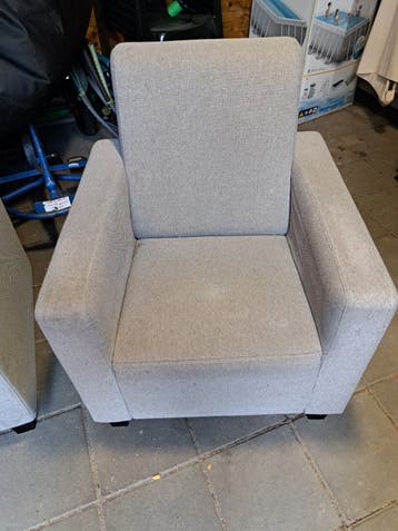 2 Comfortabele grijze fauteuils GRATIS