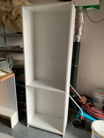 Smalle witte kast met planken - 178 x 61 x 29 cm