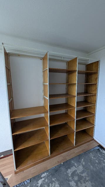 Zelfgebouwde stellingkast