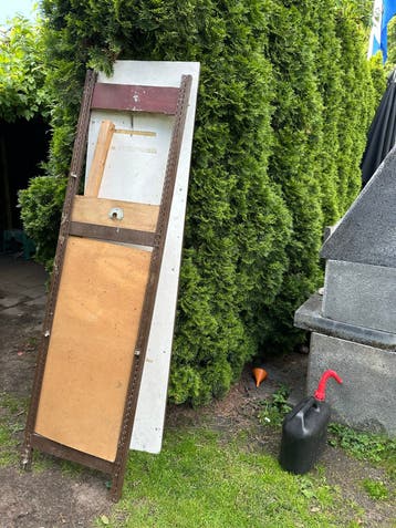 Metalen stelling zijkanten van Bruynzeel GRATIS