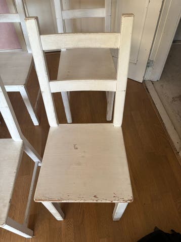 GRATIS 4 Witte Houten Stoelen - Gebruikt