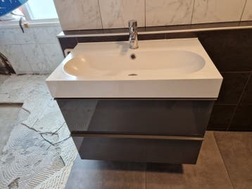 Moderne wastafel met onderkast GRATIS