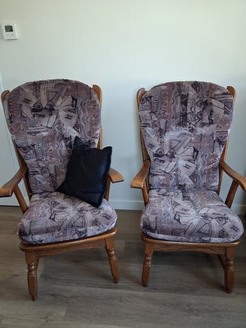 Set van 2 houten stoelen met stoffen bekleding