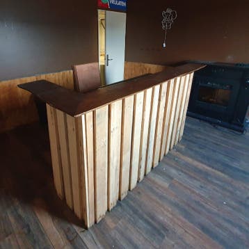 Gratis houten bar met rvs spoelbak/tapblad