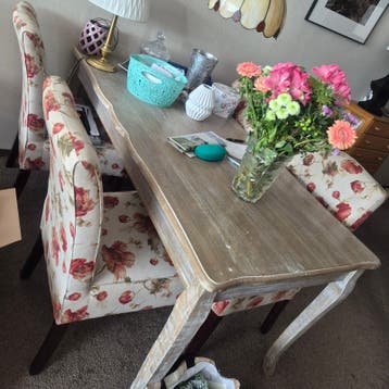Tafel met stoelen zo goed als nieuw, gratis ophalen