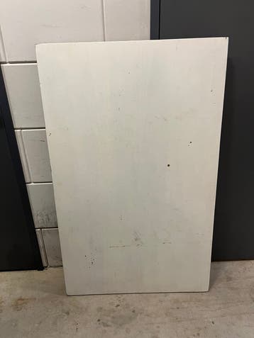 Gratis grenenhout eettafelblad met ijzer onderstel