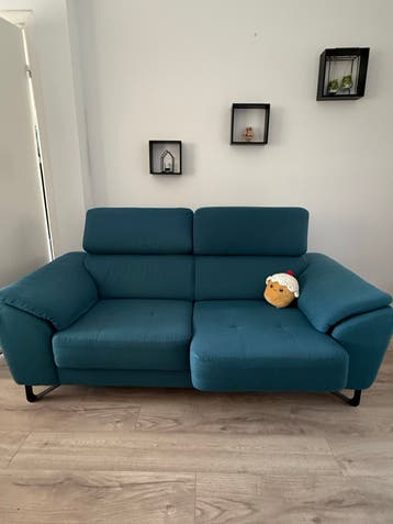 Comfortabele bank in mooie blauwe kleur, goede staat