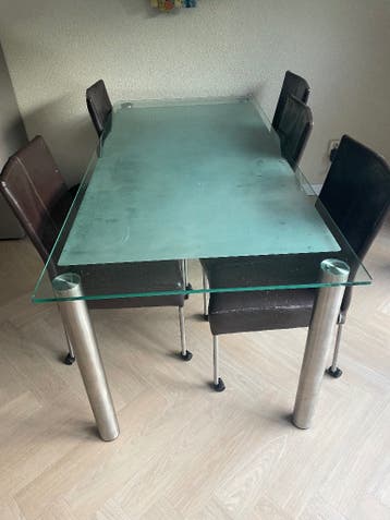Glazen Eettafel met 5 stoelen