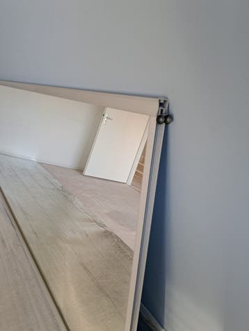 Gratis: Grote spiegeldeur (97x236 cm)