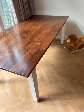 Mooie eettafel voor 6/8 personen