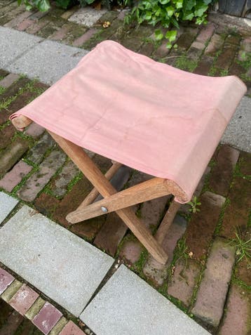 Opklapbaar krukje van hardhout, ca. 40 cm hoog