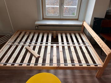 Gratis IKEA bed 140x200 - lattenbodem deels defect