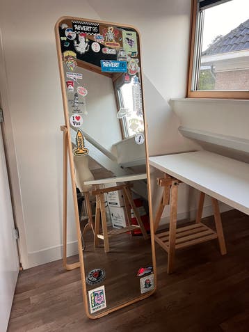 Gratis Ikea spiegel met stickers - ophalen voor 24 juni!