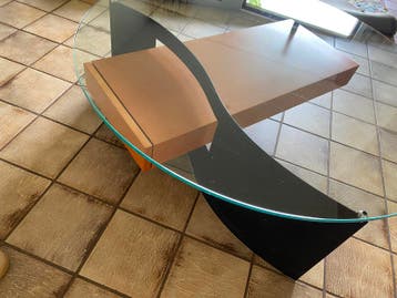 Gratis Moderne design salontafel met rond glazen blad