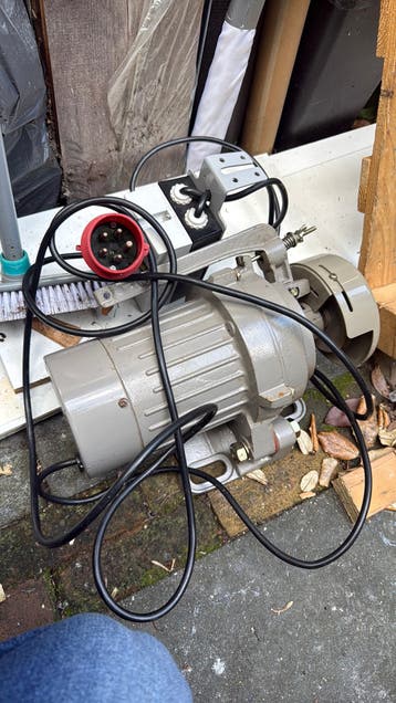 Naaimachine motor 380