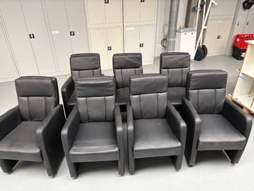 Eetkamerstoelen, 7 stuks, gebruikt en gratis.