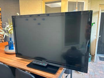 Panasonic TX-L42E3E LCD TV - 106 cm (42 inch)