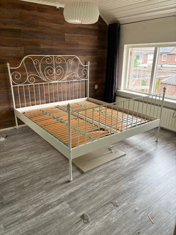 Bedframe 180x200 met verstelbare lattenbodems