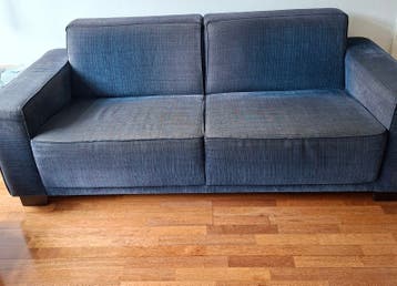 Comfortabele 2 1/2-zitsbank in donkerblauw stof
