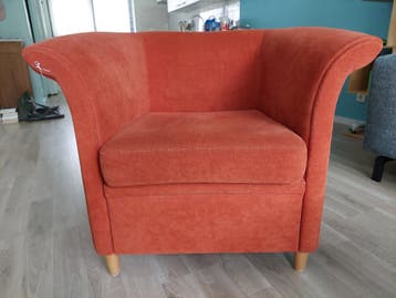 Oranje stoel - gratis op te halen.