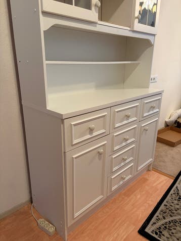 Witte buffetkast met lades en deuren