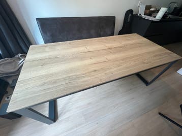 Eettafel kleur: eiken. gratis af te halen