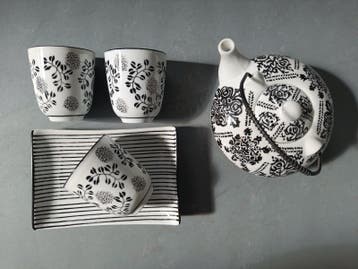 Klein theeservies op te halen