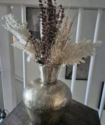 Decoratie, tafeltje, vazen. Gratis ophalen